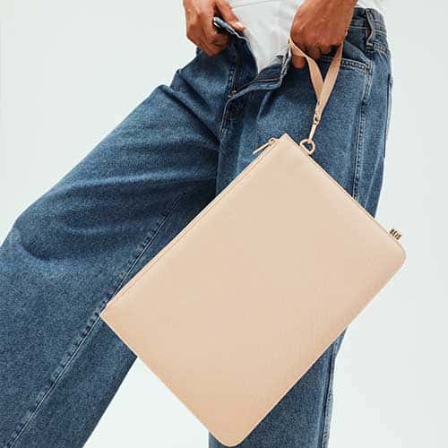 Resale The BÉISics Laptop Pouch in Beige